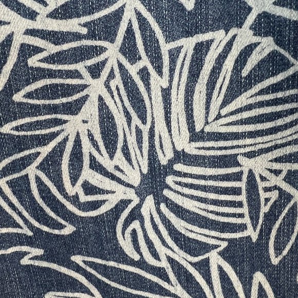 Lane Bryant Jean Shorts 20 Blue Floral Palm Leaf Cuffed Stretch Denim Womens New - Picture 4 of 10